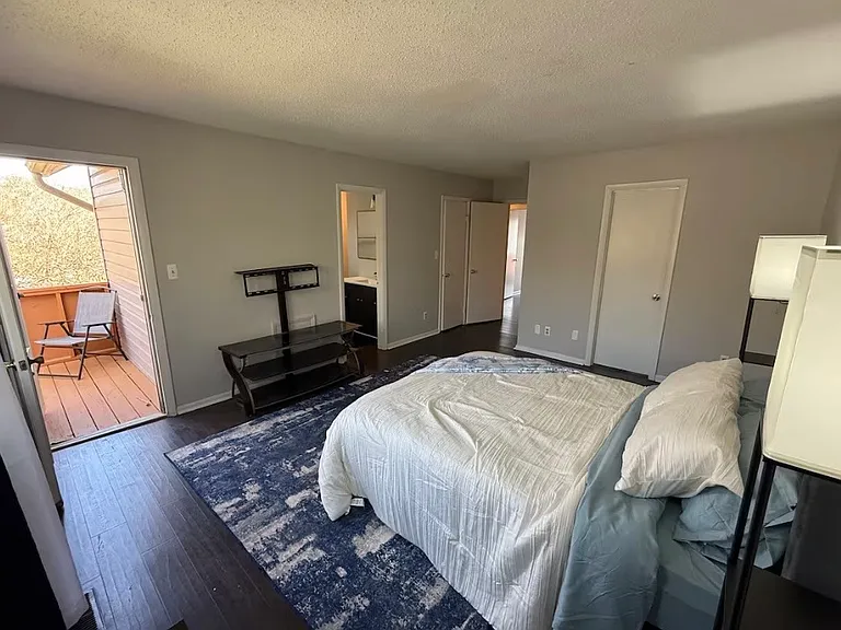 748 Waters Dr — Photo 17