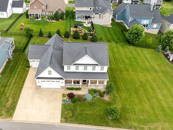 3rd image of 148 Southwind Cir