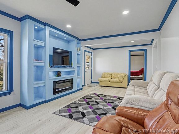 4th image of 745 N 260th Rd