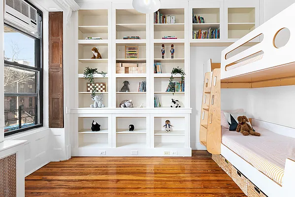 Sold by Compass | media 18