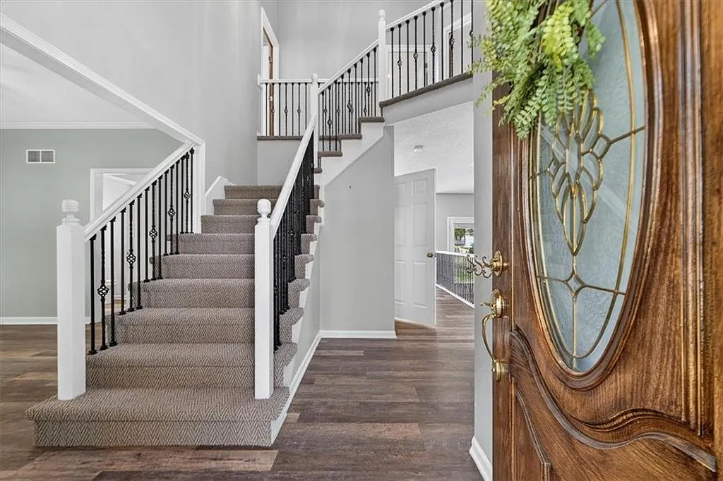 4 bed, 2.5 bath, 2531 sqft, $3,225 — Photo 3
