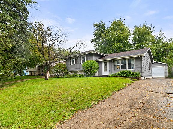 3rd image of 2831 SE 10th St