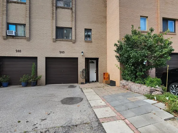 203 Lotherton Ptwy #82, Toronto, ON M6B 2G6