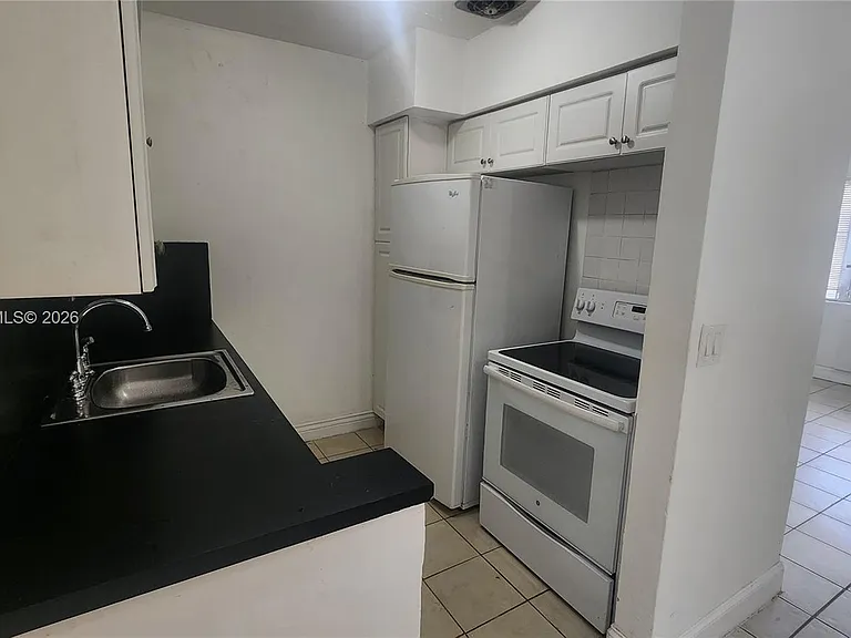 280 SW 11th Ave #5 — Photo 7
