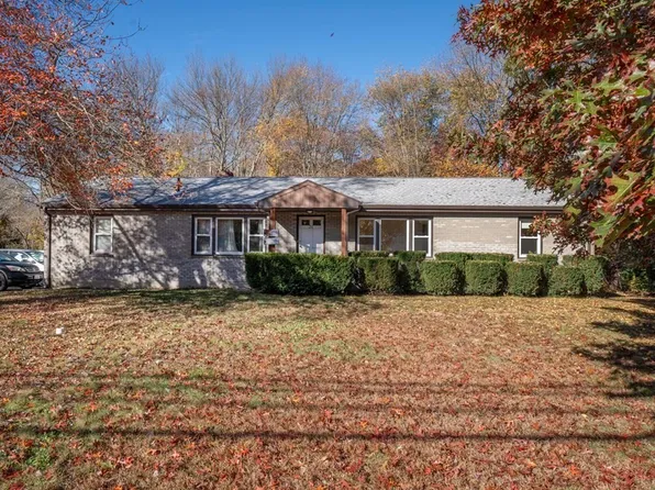 26 Washington St, Plainville, MA 02762