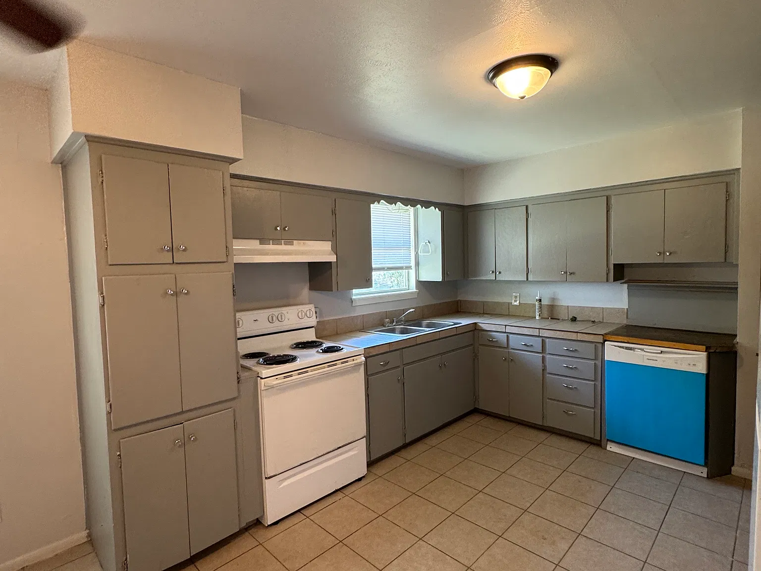 3 bed, 1124 sqft, $995 — Photo 2