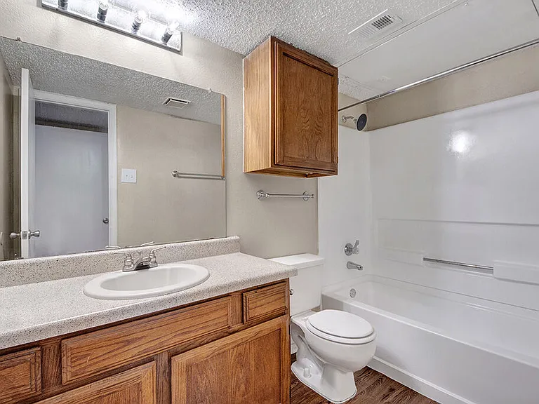 South Meadows Apartments — Photo 16