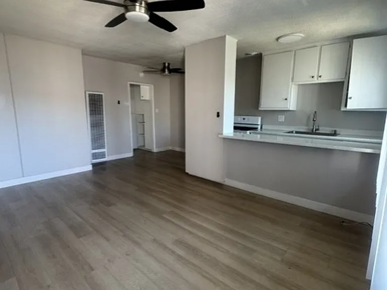 Marine Bay Apartments — Photo 6