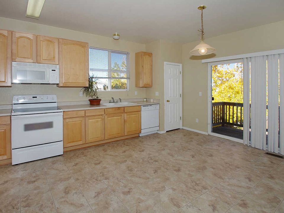 Open kitchen with 42" cabinetry!