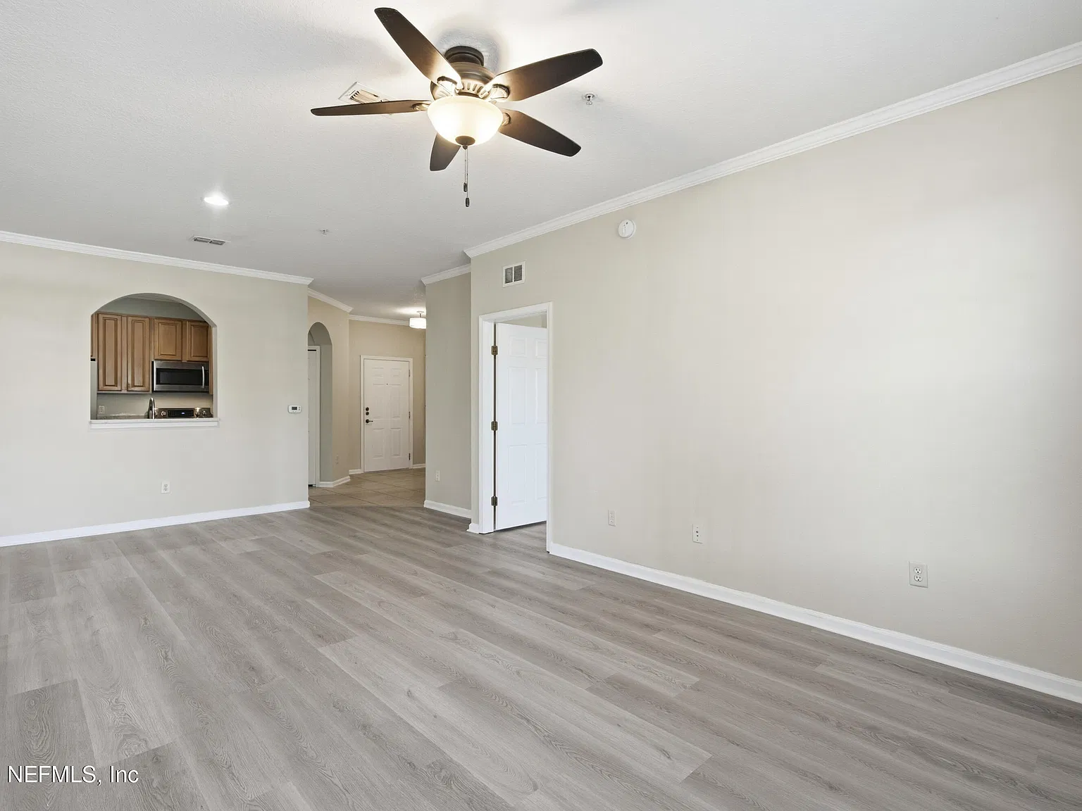 3 bed, 2.0 bath, 1447 sqft, $1,800 — Photo 3