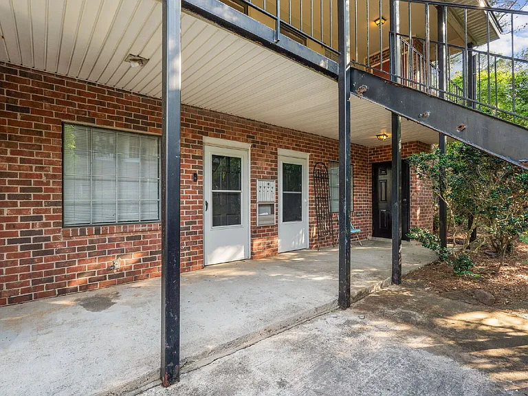 325 Cambout St — Photo 20