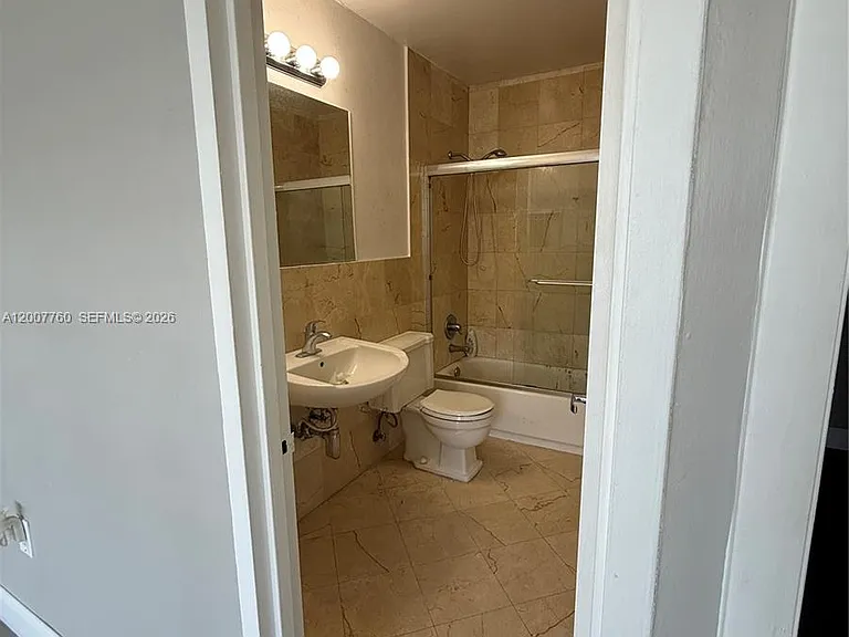 5313 Collins Ave #1110 — Photo 4