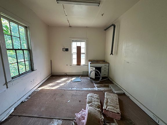 5th image of 1019 Stokes St