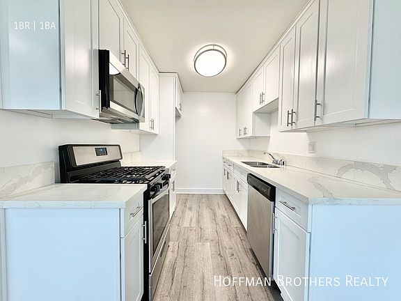 2nd image of 5415 Newcastle Ave #14