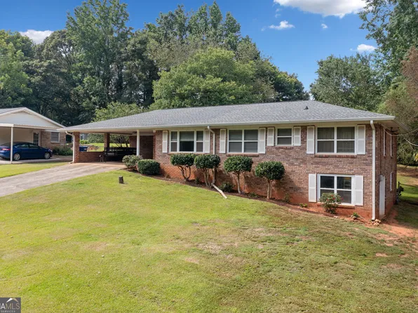 5556 Woodland Dr, Douglasville, GA 30135