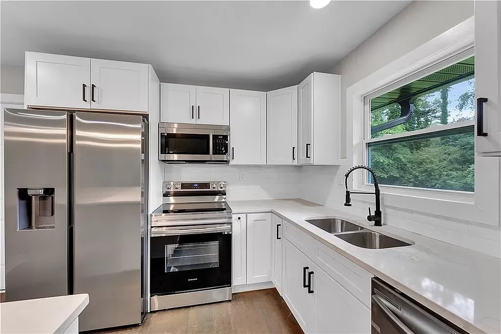 4 bed, 1500 sqft, $2,500 — Photo 2