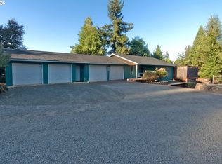 575 S 70th St, Springfield, OR 97478
