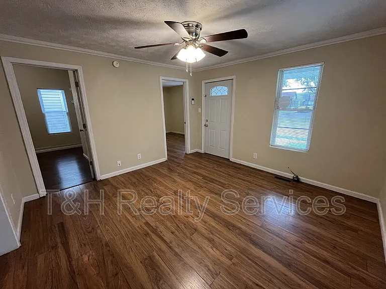 1551 W New York St — Photo 4