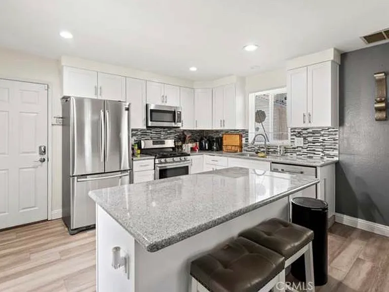 4842 Village Green Way — Photo 6