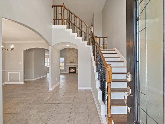 4th image of 14031 Hawthorne Circle