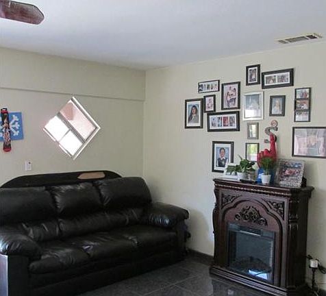 3rd image of 8147 Pioneer Blvd
