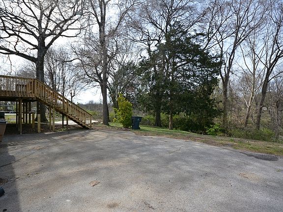 3rd image of 511 Glenpark Dr