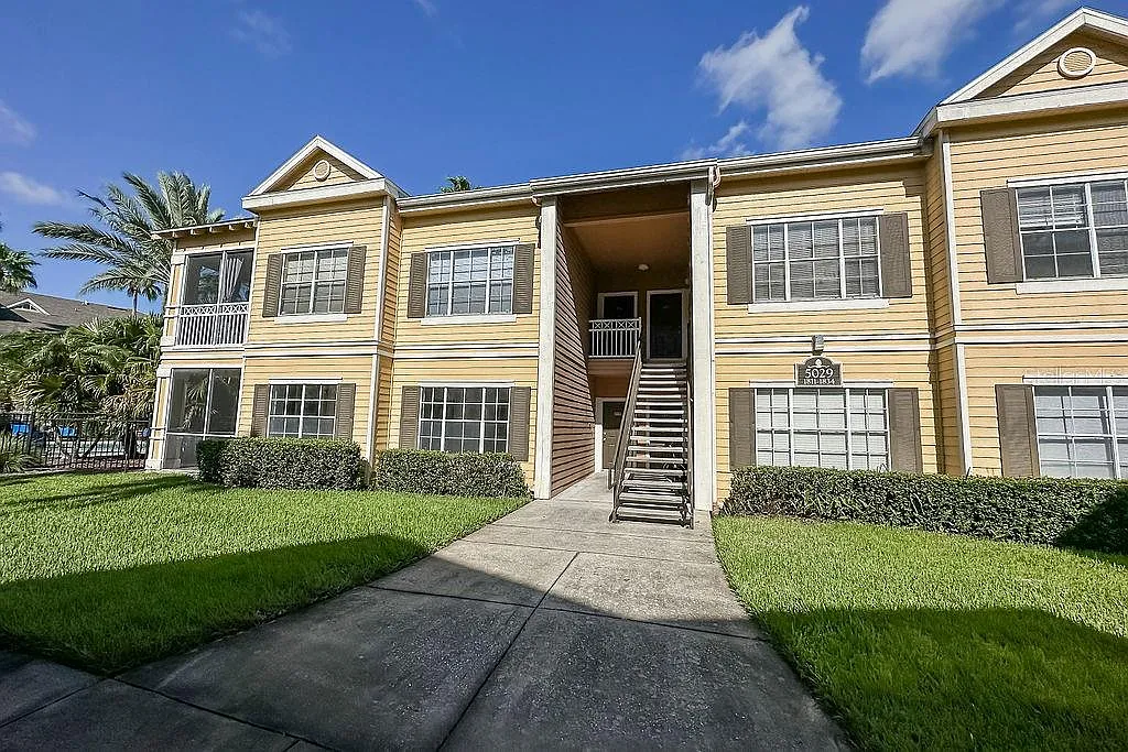 3 bed, 2.0 bath, 1333 sqft, $2,200 — Photo 3