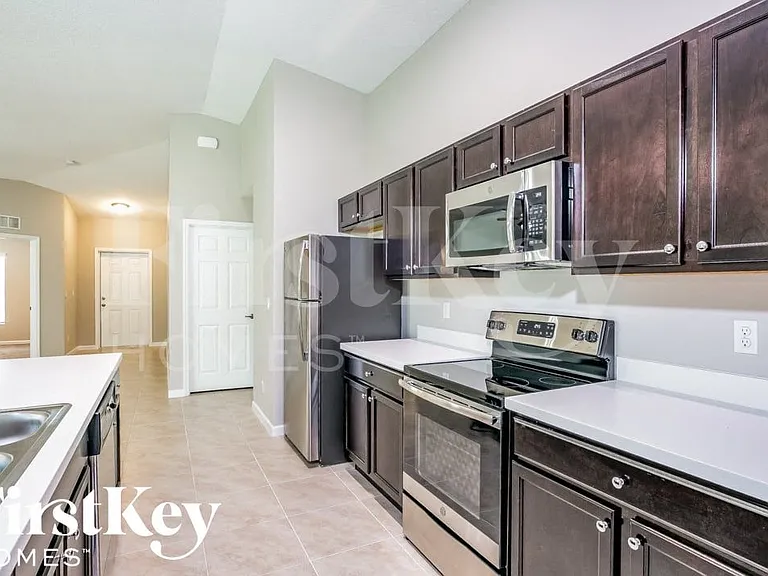961 SW College Park Rd — Photo 4