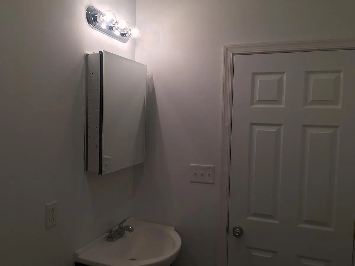 Bathroom - 4408 Chestnut St #4