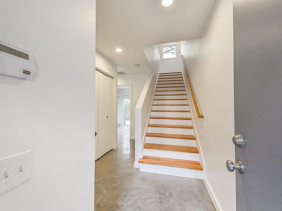 2nd image of 5214 Blossom St