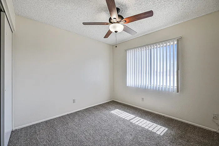 11102 W Turney Ave — Photo 23