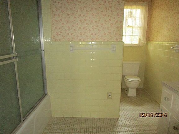 3rd image of 2027 Woodland Dr