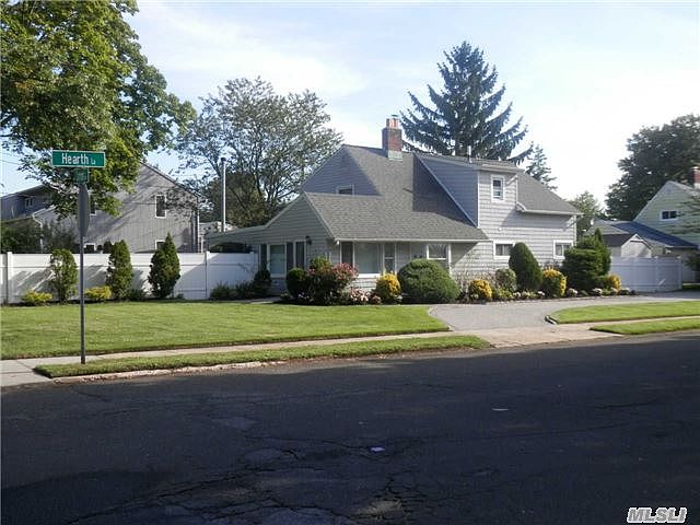 1st image of 1 Hearth Ln