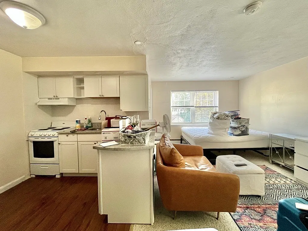 Studio, 1.0 bath, 370 sqft, $1,685 — Photo 2