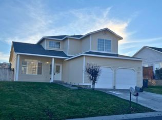 1204 W Home Ave, Selah, WA 98942