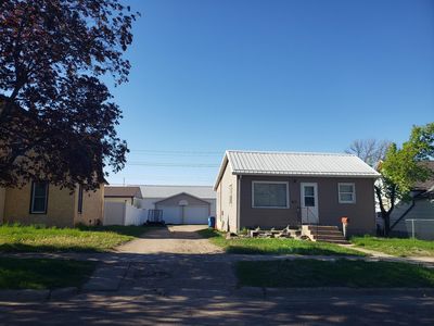 413 E Hanson Ave, Mitchell, SD, 57301