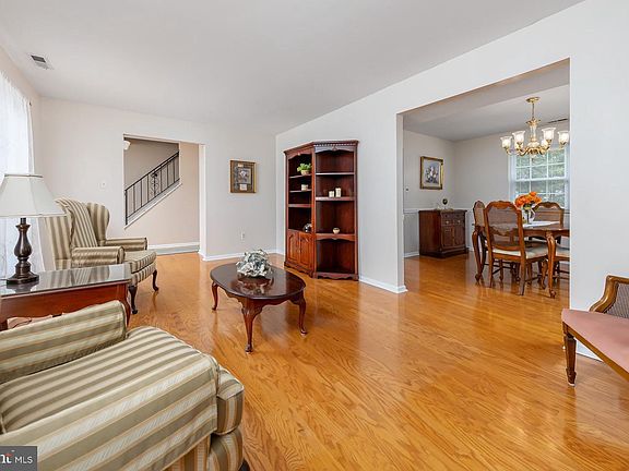 3rd image of 49 Goodwin Pkwy