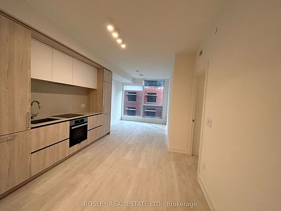 3rd image of 15 Mercer St #714