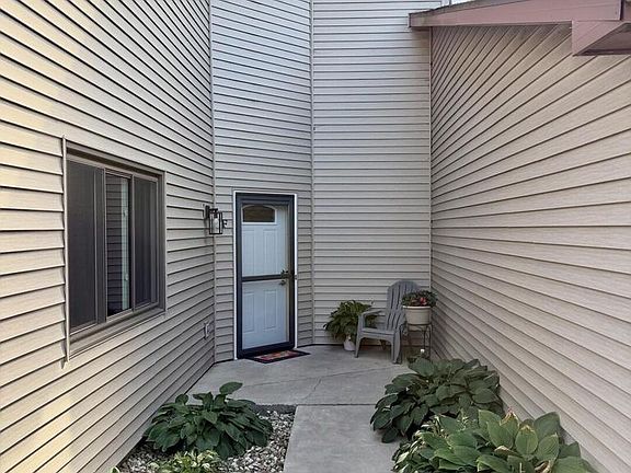 3rd image of 550 N Douglas STREET #F