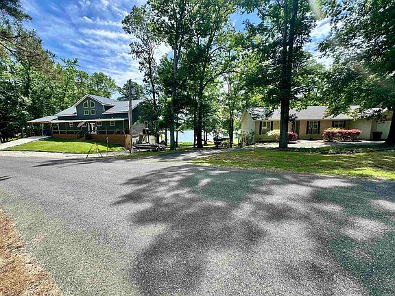 3rd image of 246 Scenic Dr