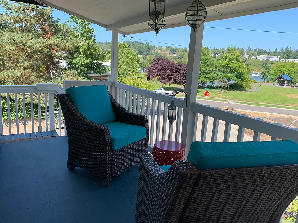 1221A Balcony 