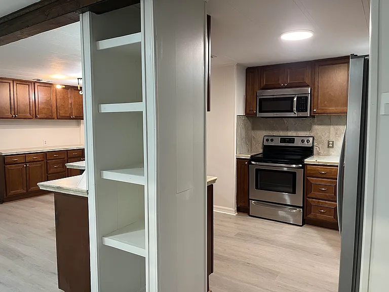 2425 Harden Blvd — Photo 11