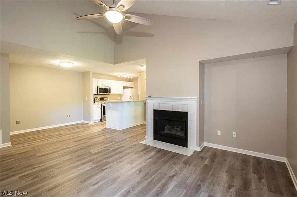 2 bed, 2.0 bath, 1185 sqft, $1,725 — Photo 4