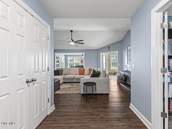 5th image of 111 Blue Haven Drive