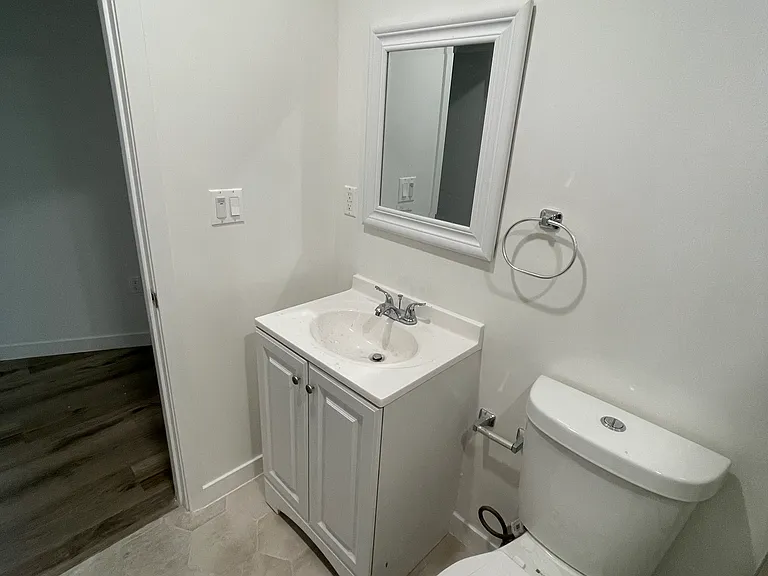 966 N Mariposa Ave #24 — Photo 4