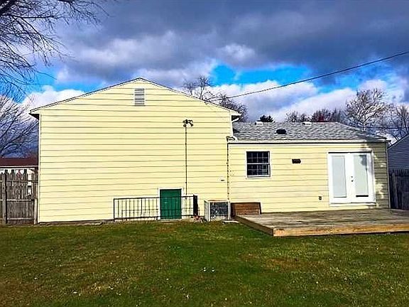 2nd image of 131 Chesapeake Ln