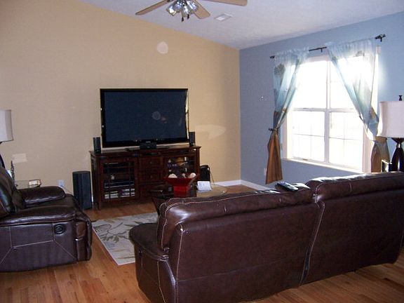 2nd image of 3239 Lindenwood Dr