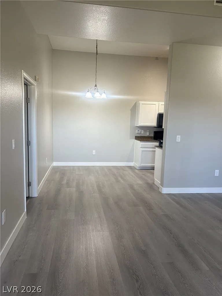3 bed, 2.0 bath, 1175 sqft, $1,695 — Photo 3