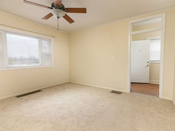 2nd image of 1109 W Kilgore Ave