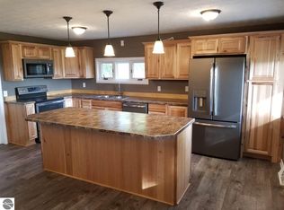 9742 S Green Rd, Shepherd, MI 48883